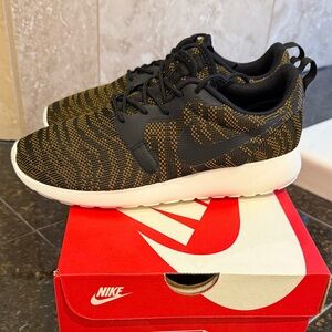 Nike Black and Gold Knit Casual Sneakers